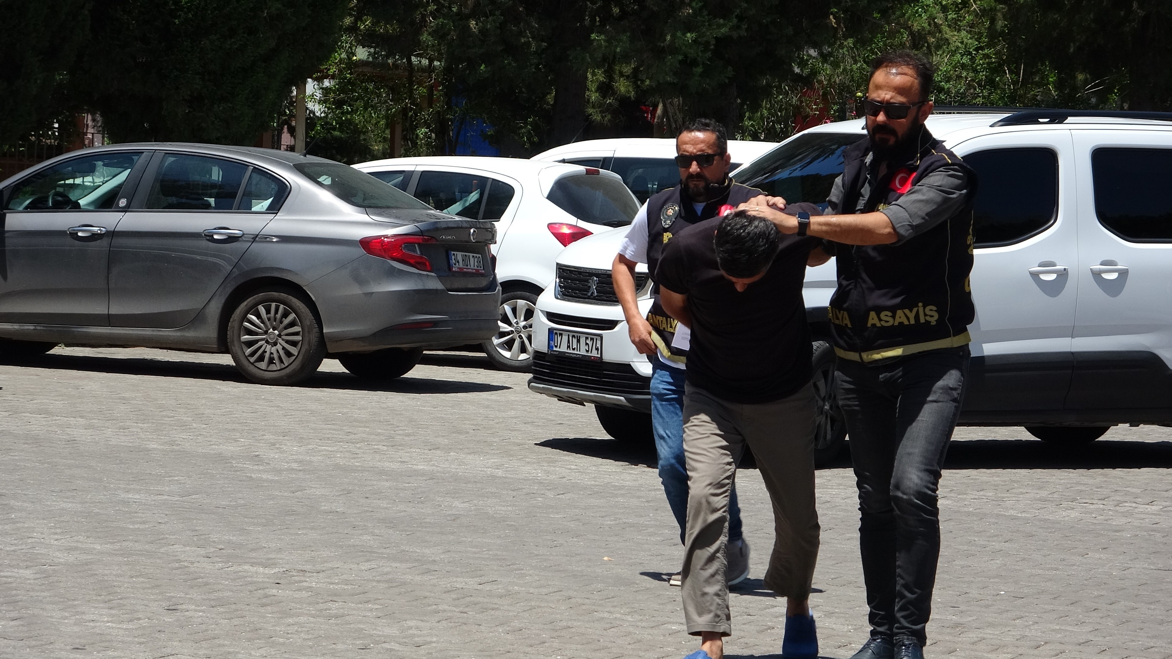 Eskiesinitakipederekoldurmustumuebbetistendi