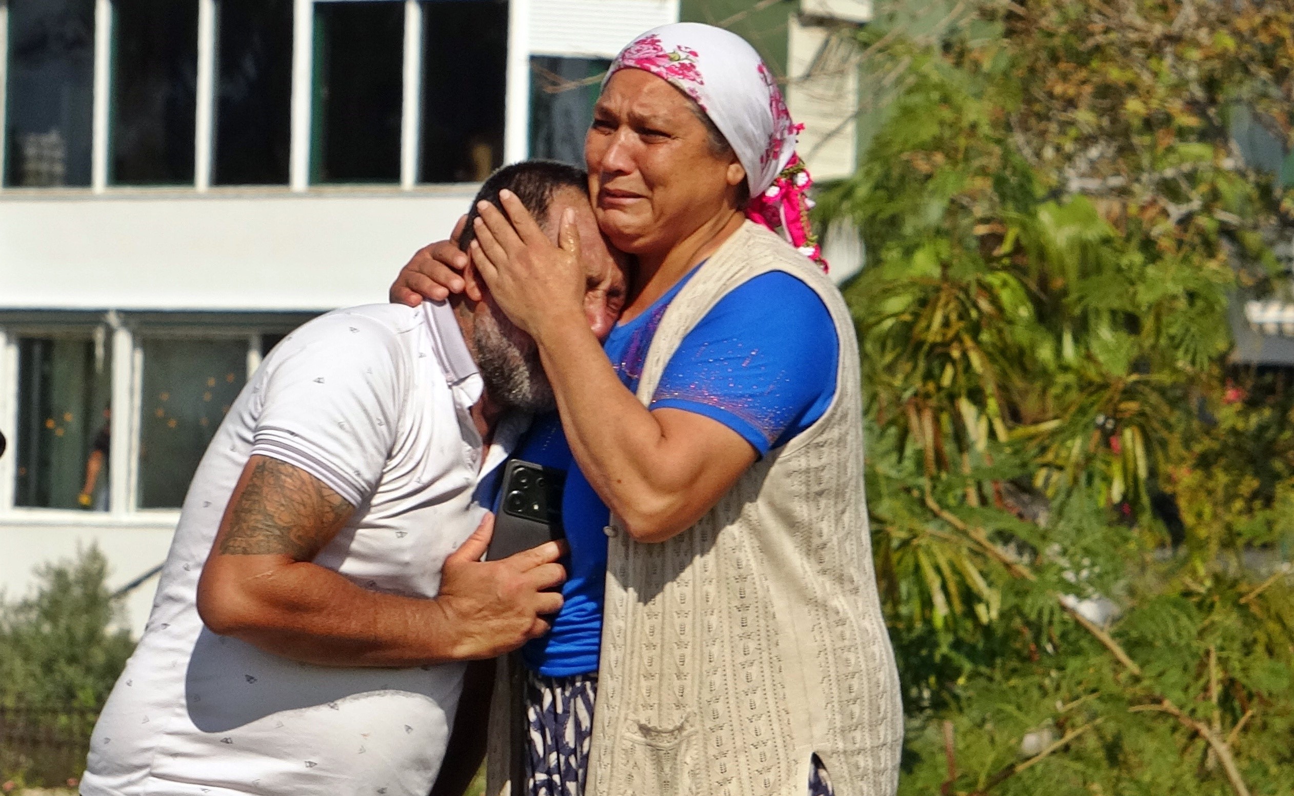 Falezlerdecansizbeden Bulunduvatandaslaryuzerekizledi