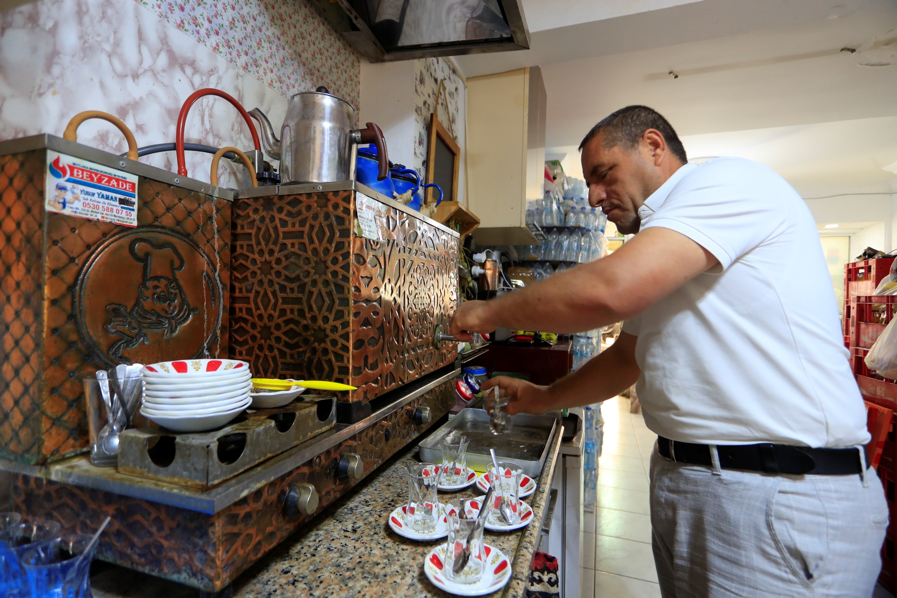 Gecoldudemedihayalininpesindengitti