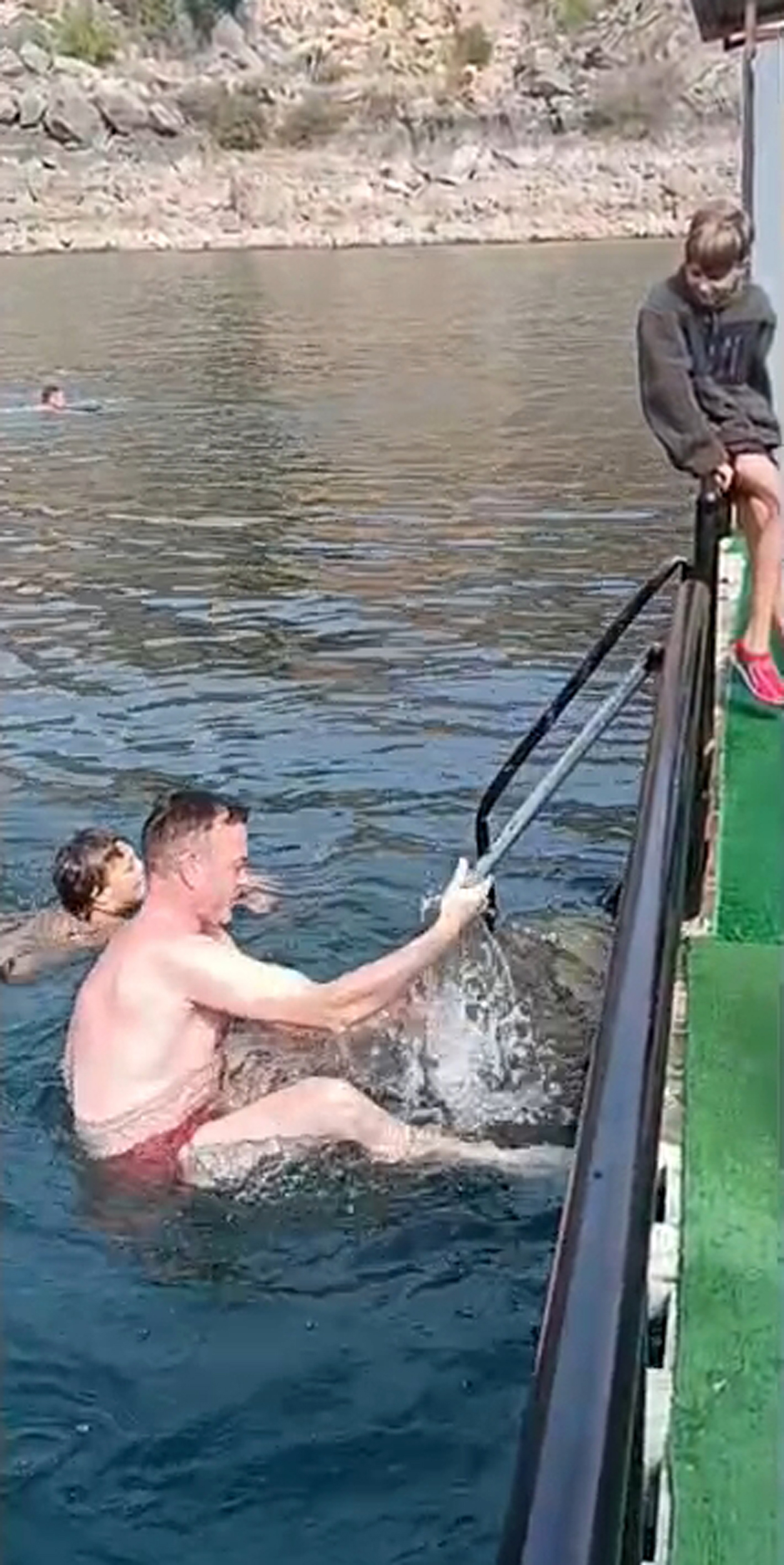 Goldekaybolanturistinsongoruntuleriortayacikti