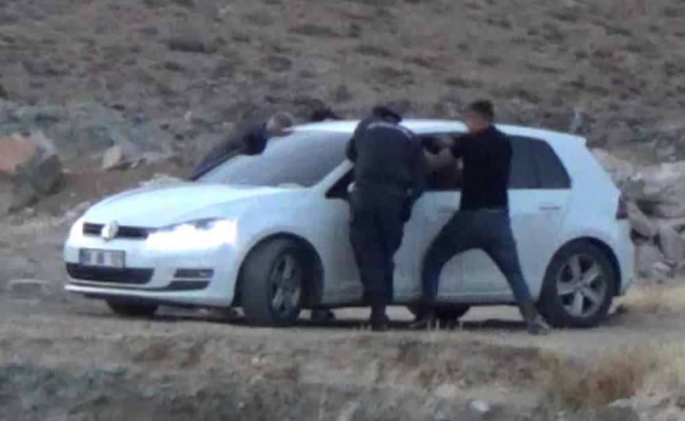 Hayatınısonlandırmakisteyenesahsıpolisiknaedemeyincearkadasıkurtardı