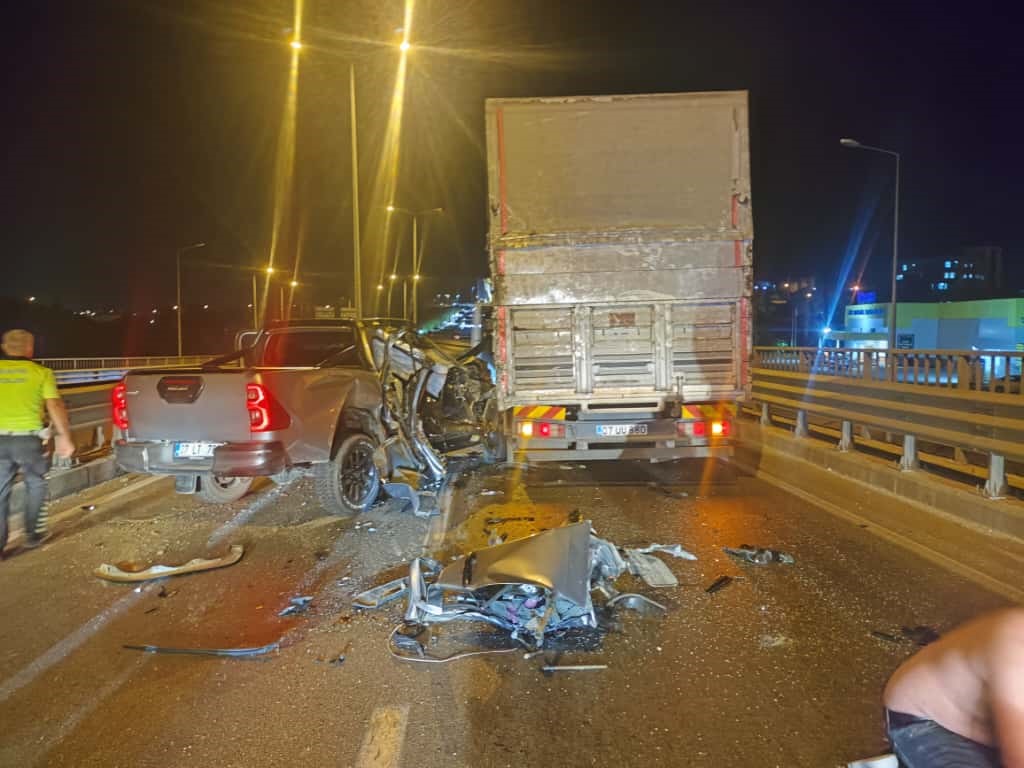 Kamyonacarpipyaralandiaracihurdayadondu