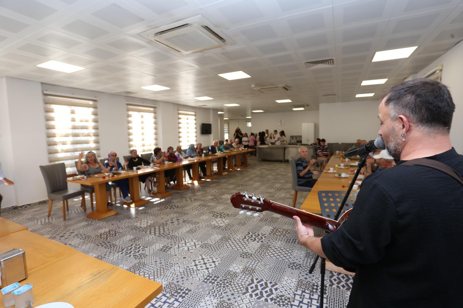 Kepezdedunyayaslilargunurenklietkinliklerlekutlandi