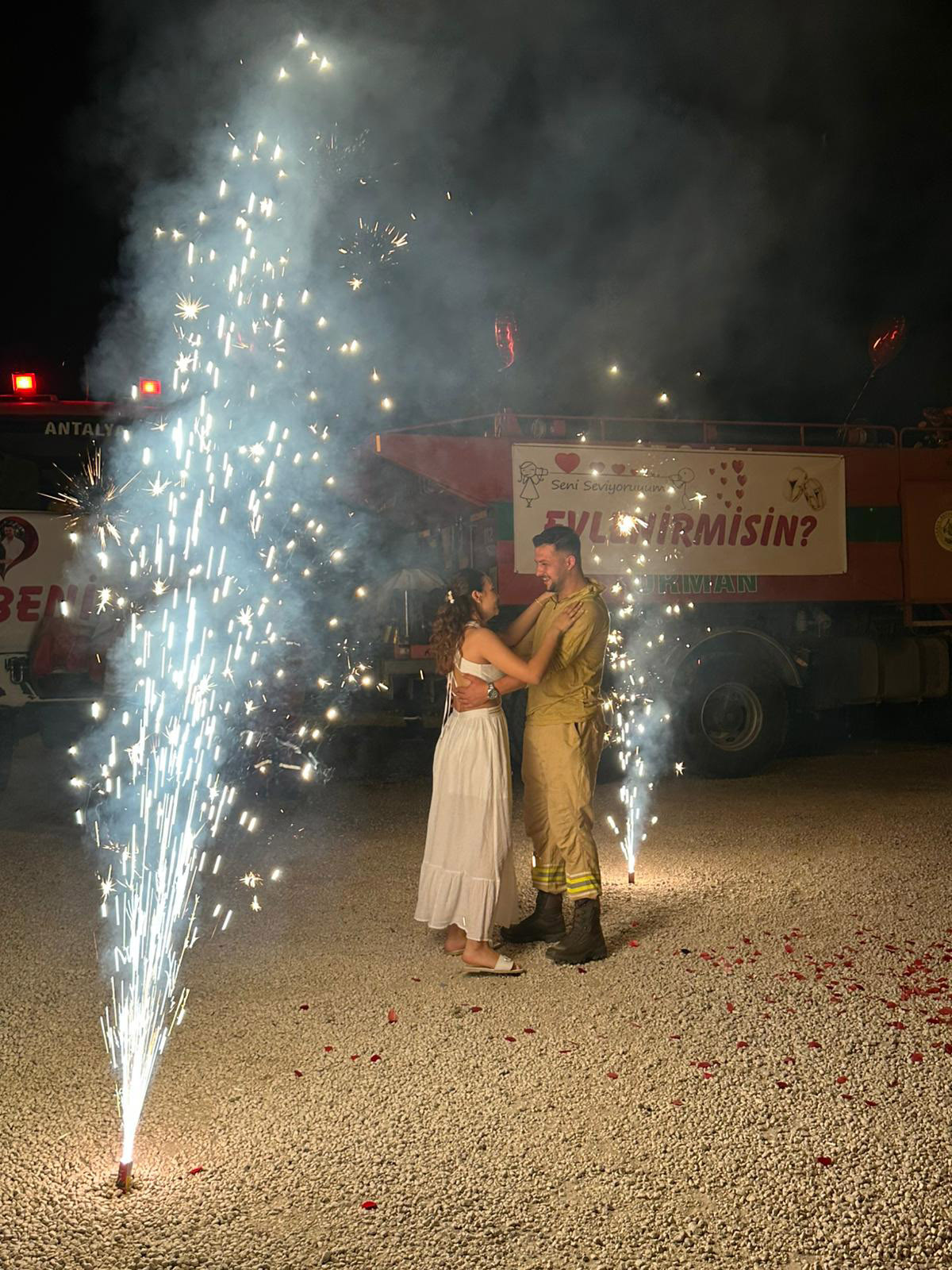 Kizarkadasinaevlilikteklifindebulundu