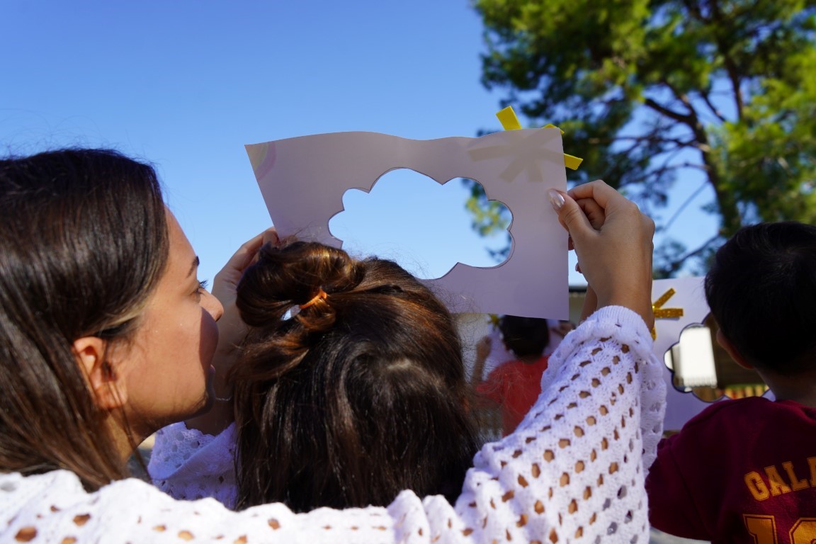 Kreslerdehemegleniyorhemogreniyorlar