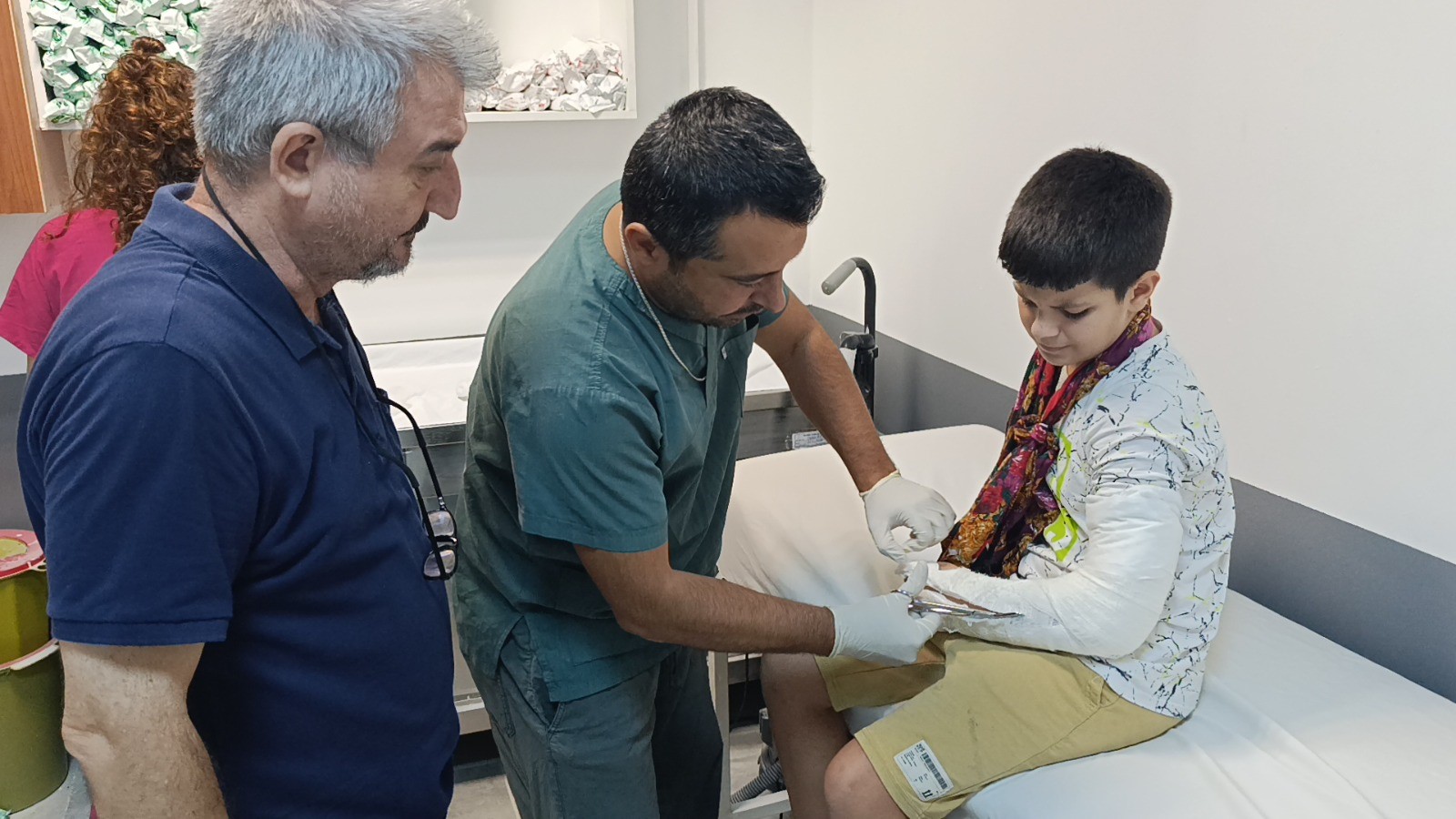 Manavgattayuzlerigulumsetenolay