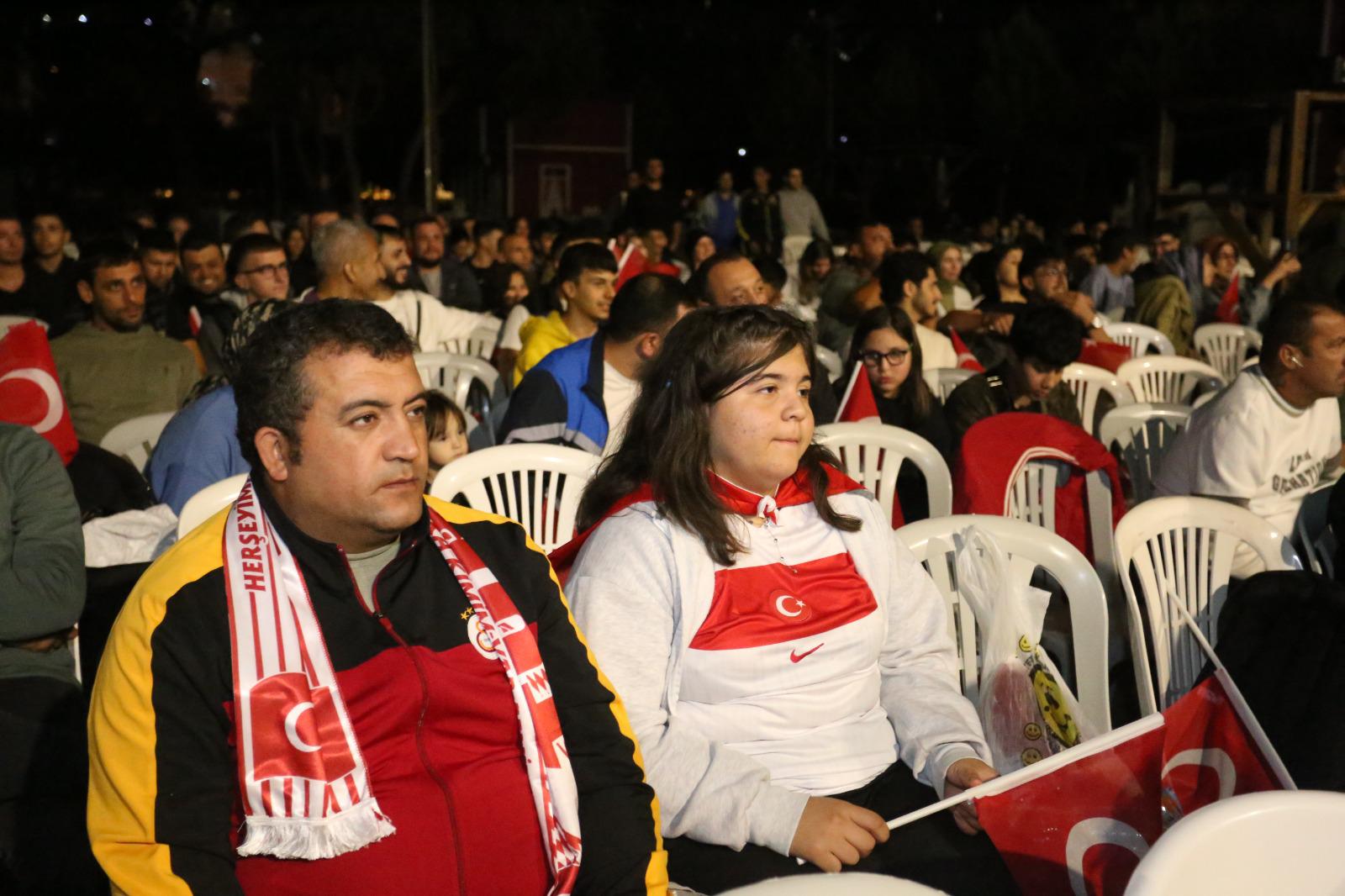 Milllimacheyecanidokumaparkta