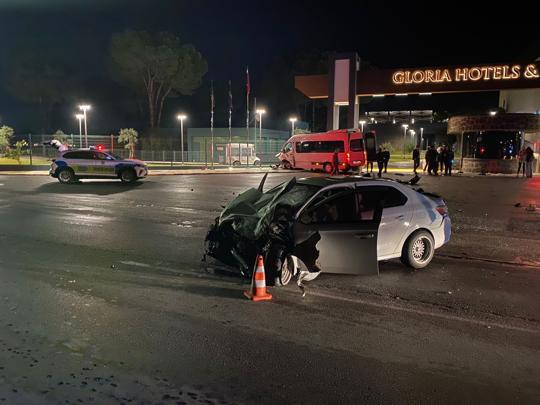 Minibusileotomobilcarpisti2Yarali