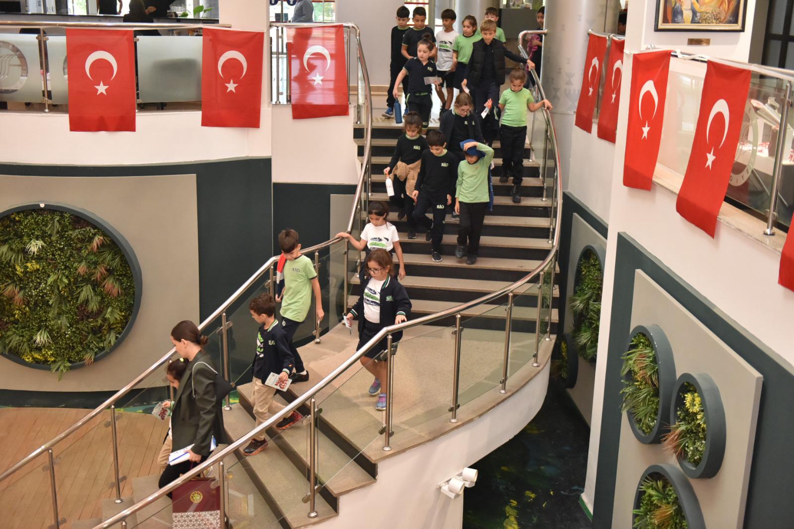 Ogrencilerbaskankocagozlebirarayageldi