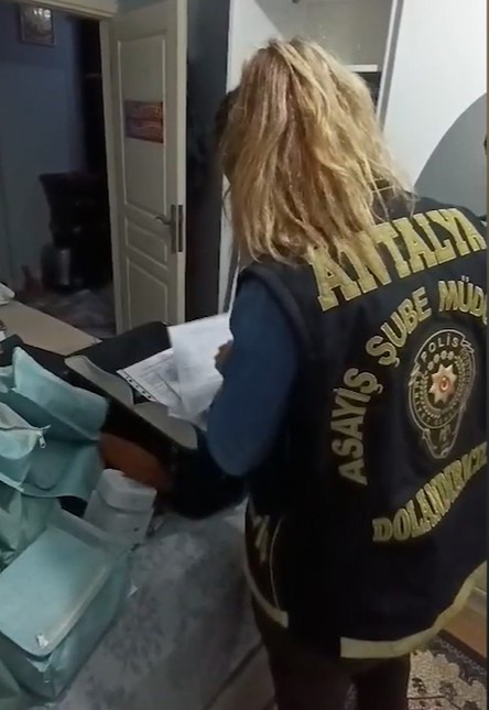 Parayikizarkadasininhesabinaatti