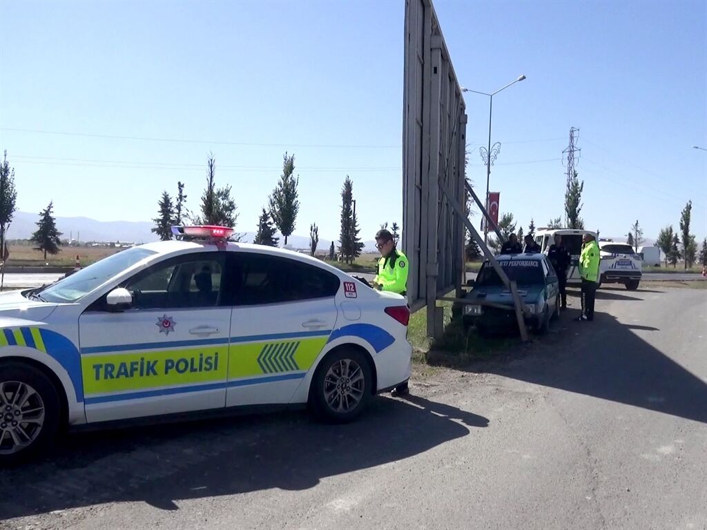 Plakasızaraclapolistenkacansurucuyeparacezası-1