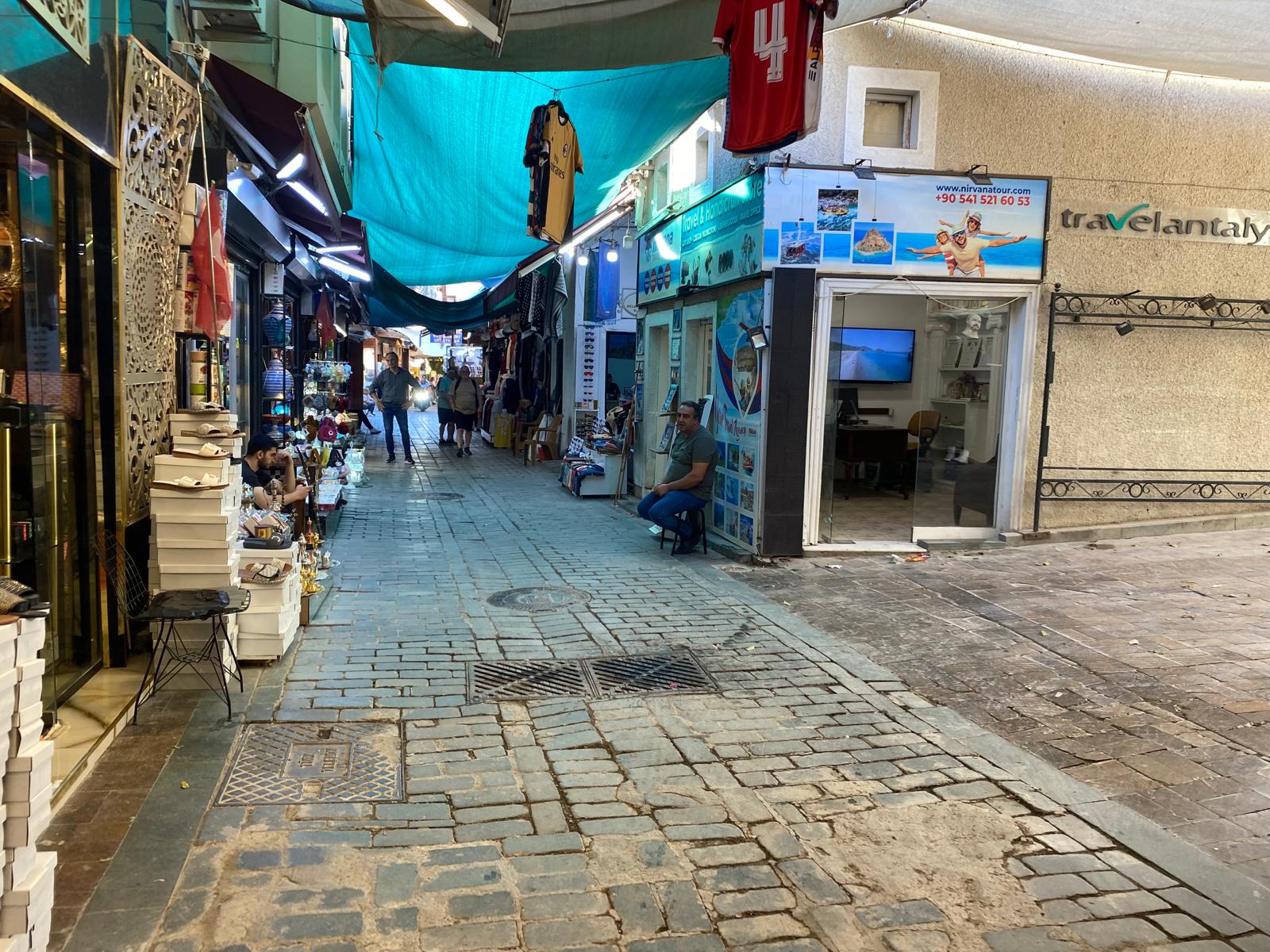 Turistgittiturizminnabzınınattıgıkaleiciboskaldı