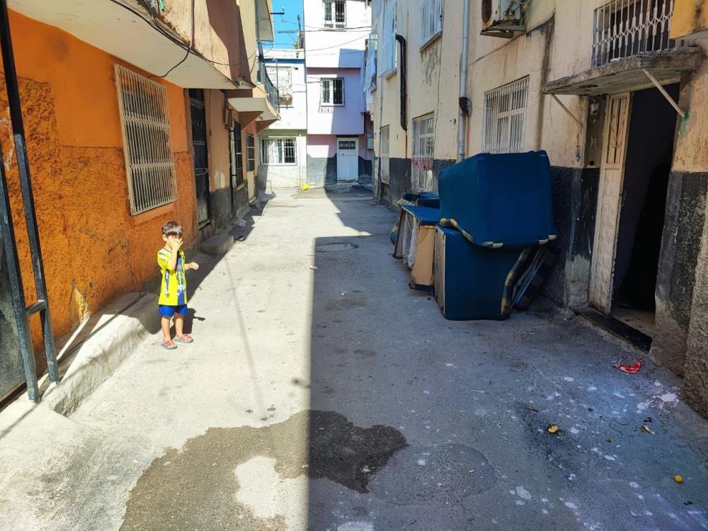 Uzerinekartonortencocukolumdendondu