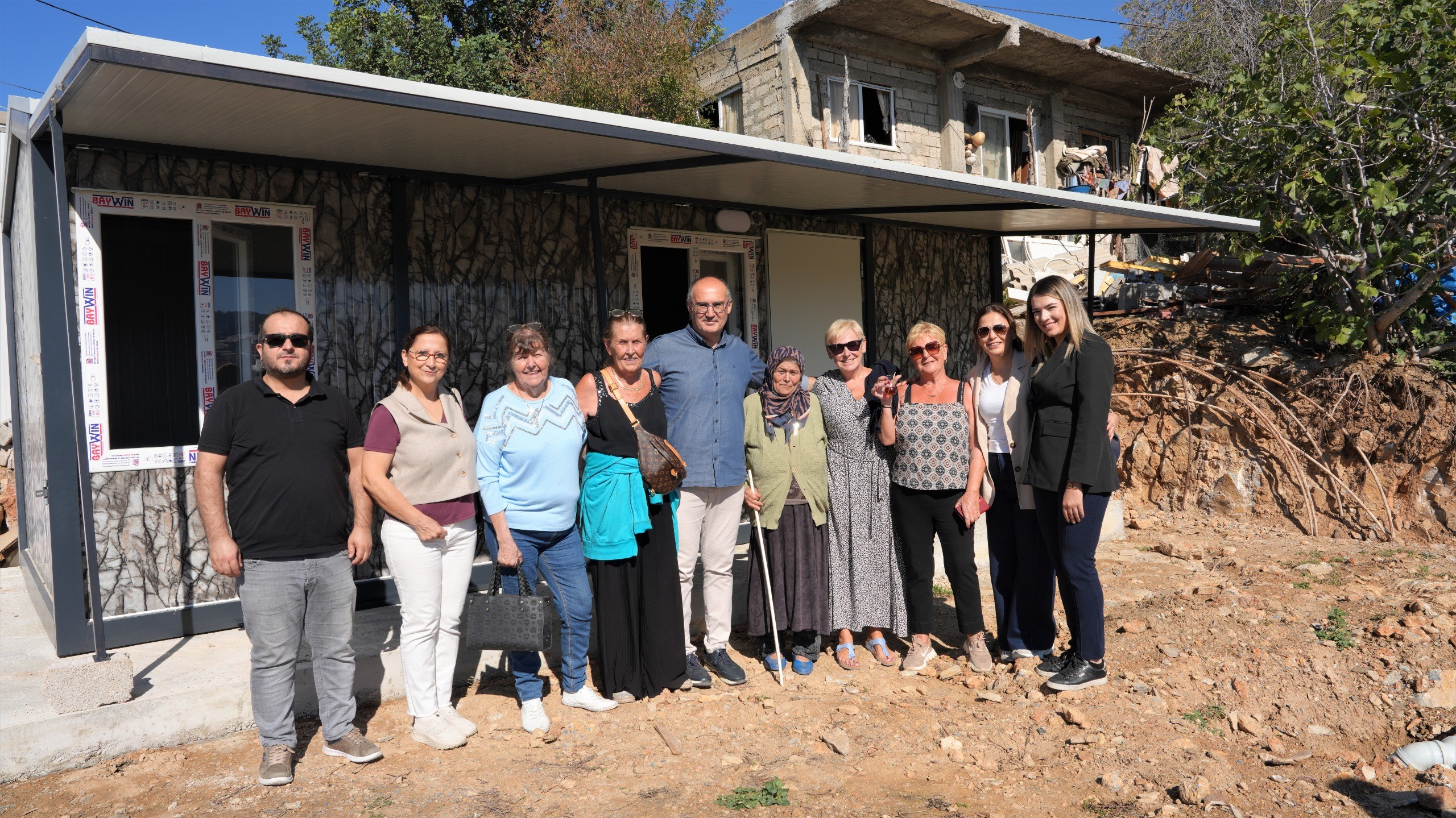 Yardimsesinekulakverildikonteynerevteslimedildi