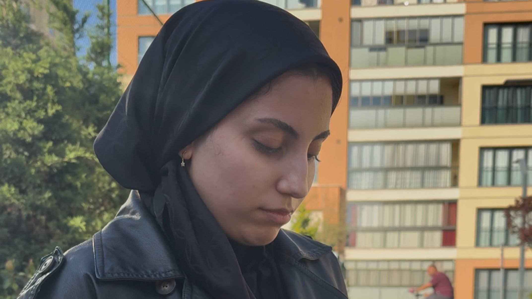 Akademisyentesetturluogrenciyesendenbusekildesadecetemizlikciolurdedi