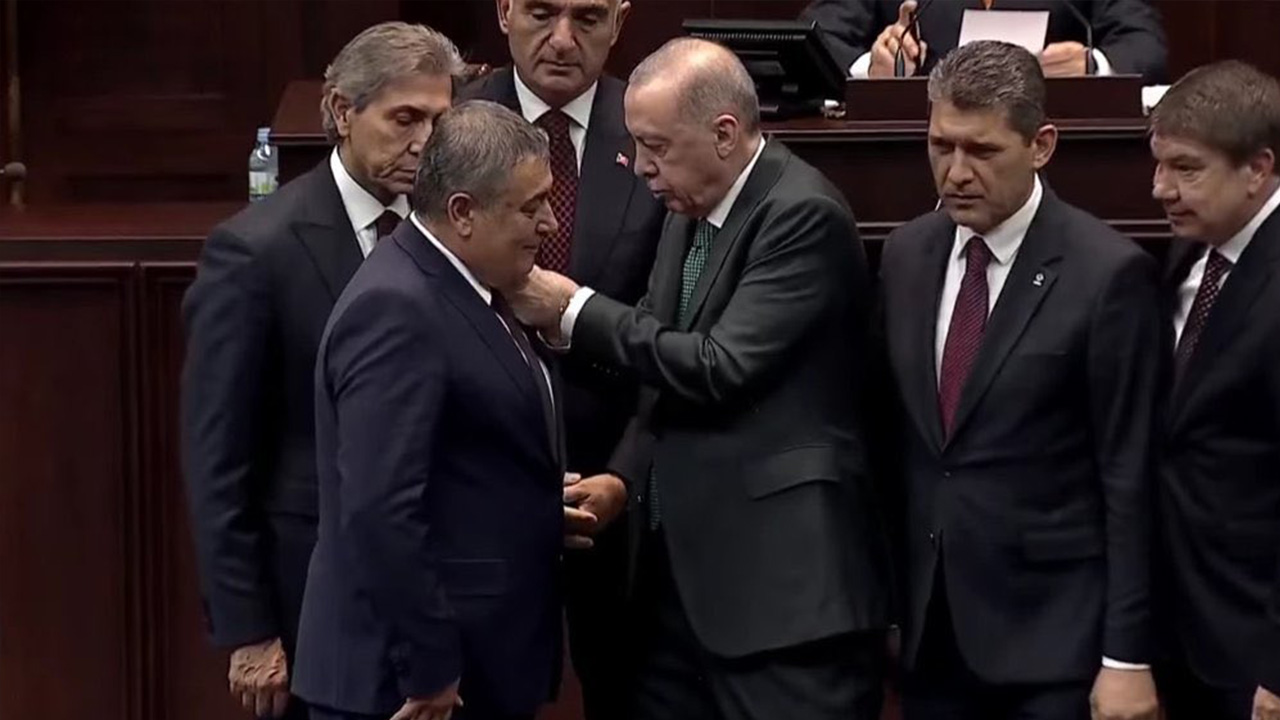 Aksubelediyebaskaniisayildirimakpartiyegecti