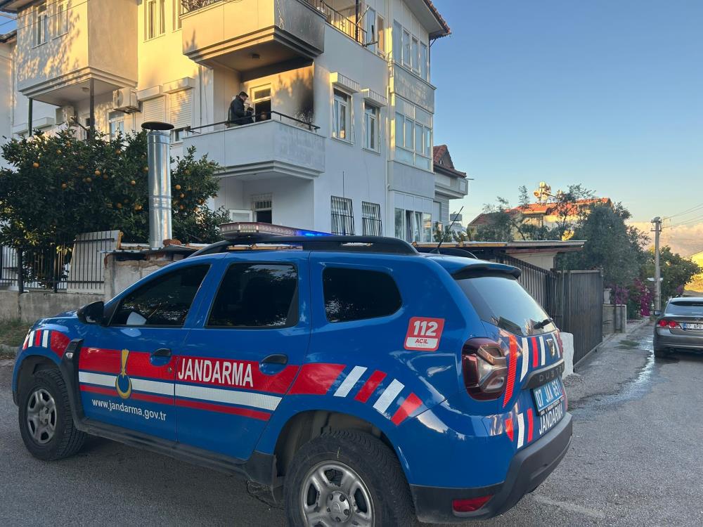 Antalyadabalkondayapılanmangalyangınayolactı