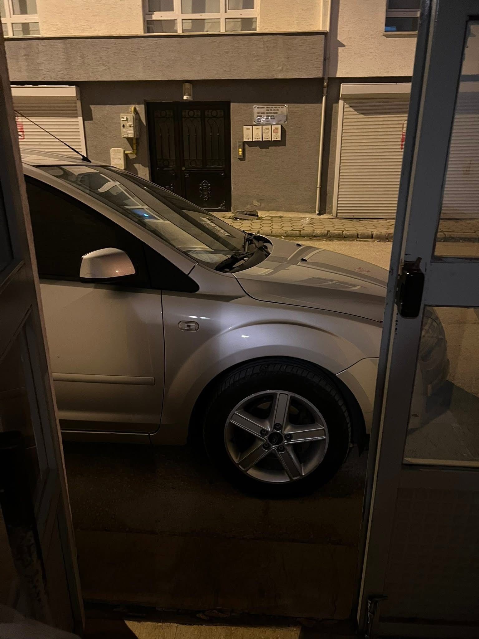 Araciniapartmangirisineparkettivatandaslarevlerinegiremedi