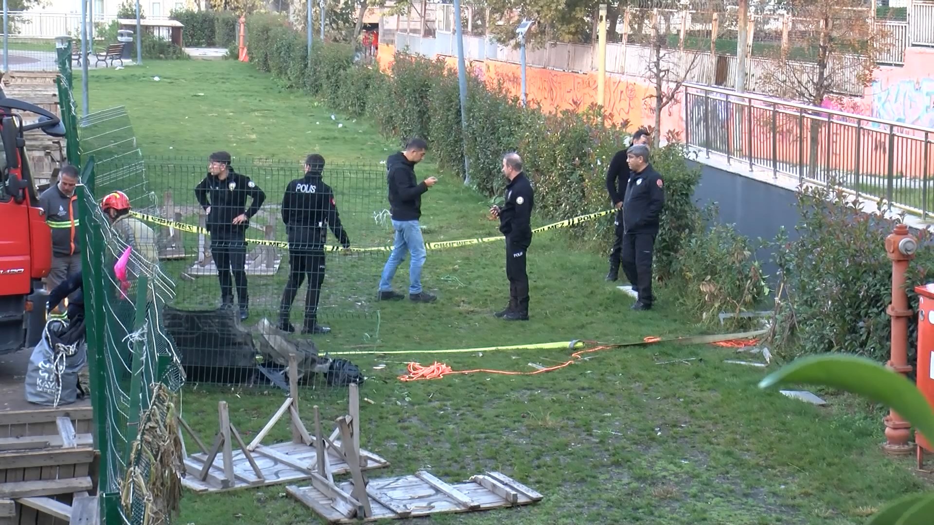 Bahcelievlerde9Aracacarpippanikyapti5Metredenasagiyadustu