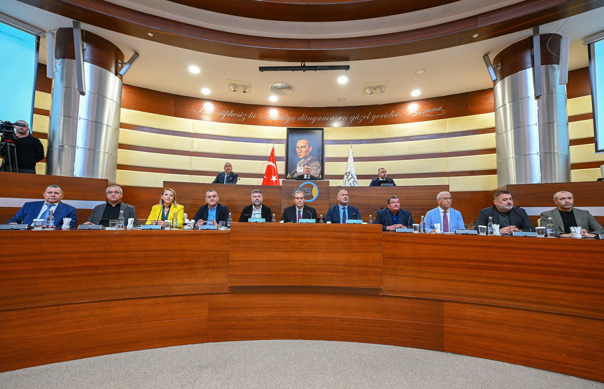 Baskanhacisuleymanasgariucrethakkindakonustu