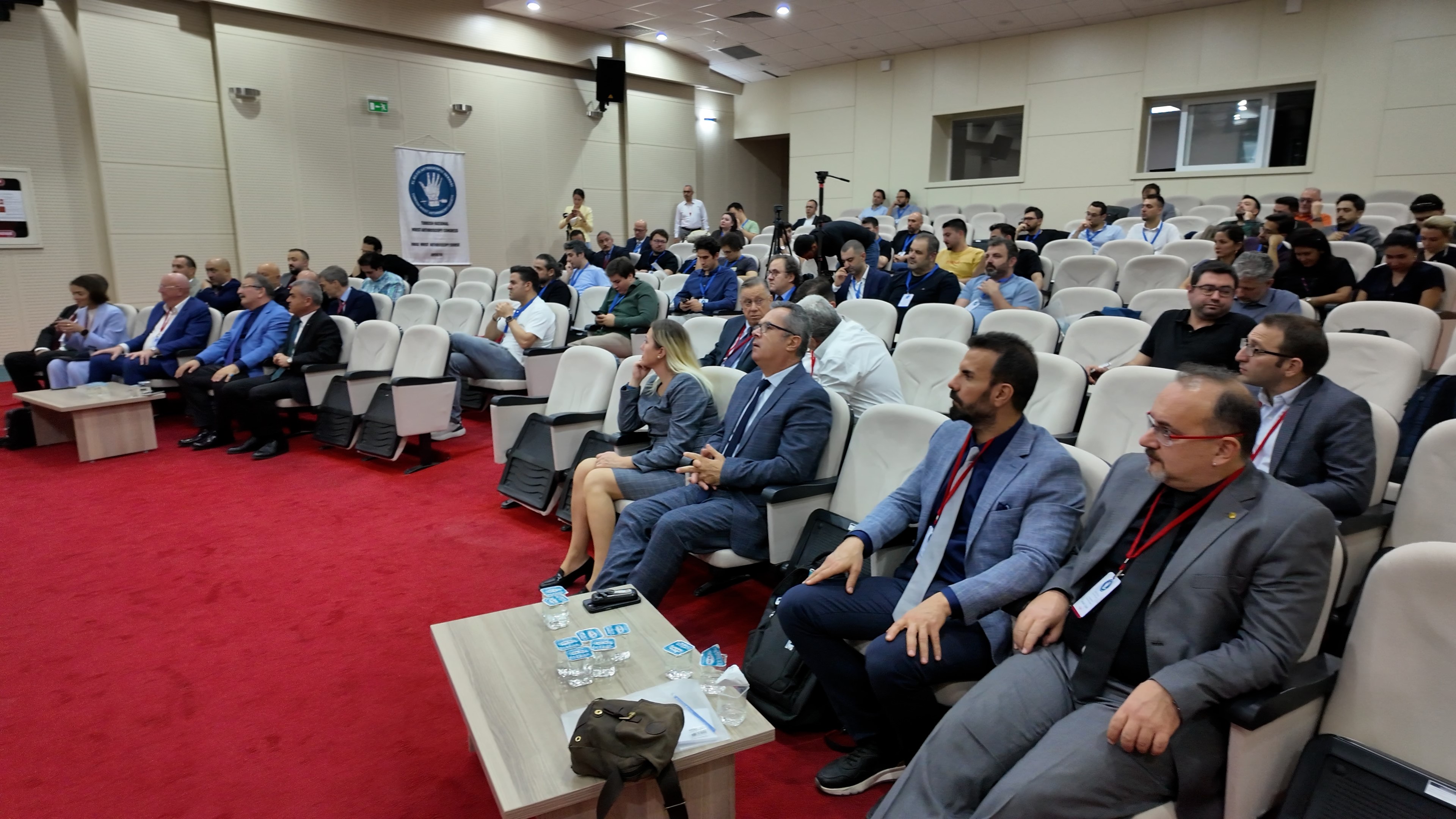 Biliminsanlaribirarayageldi