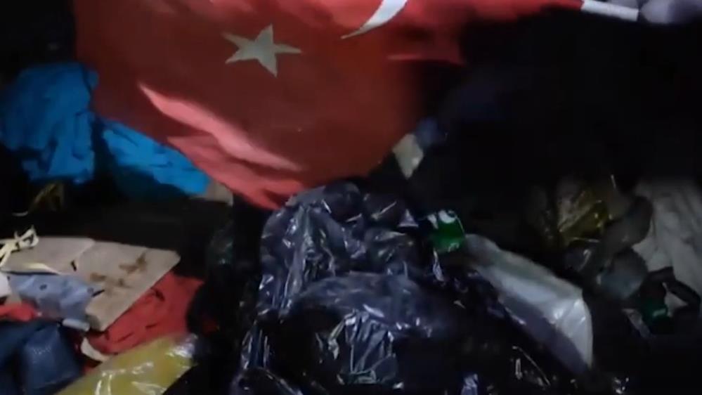 Bursadacoptebulunanturkbayragınasahipcıktılar