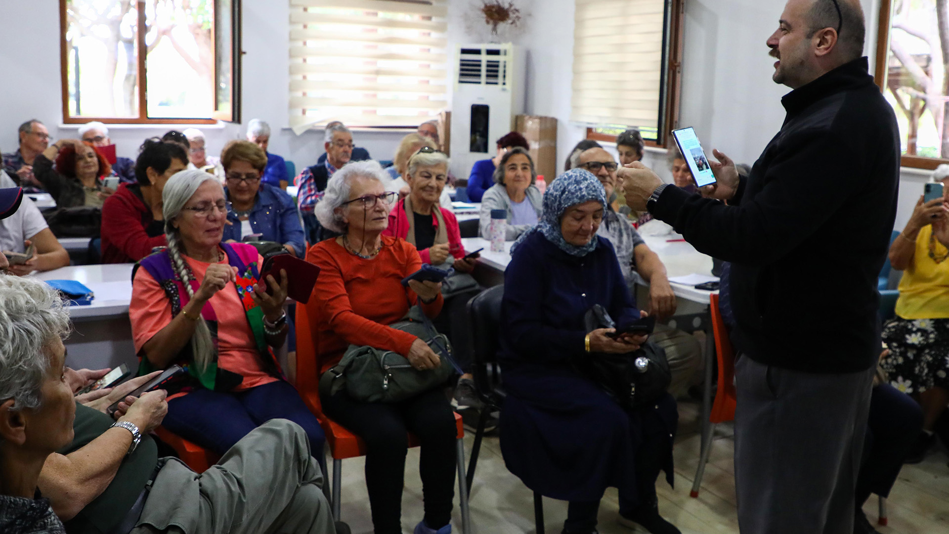 Buyuksehirdenyaslilaraegitiim