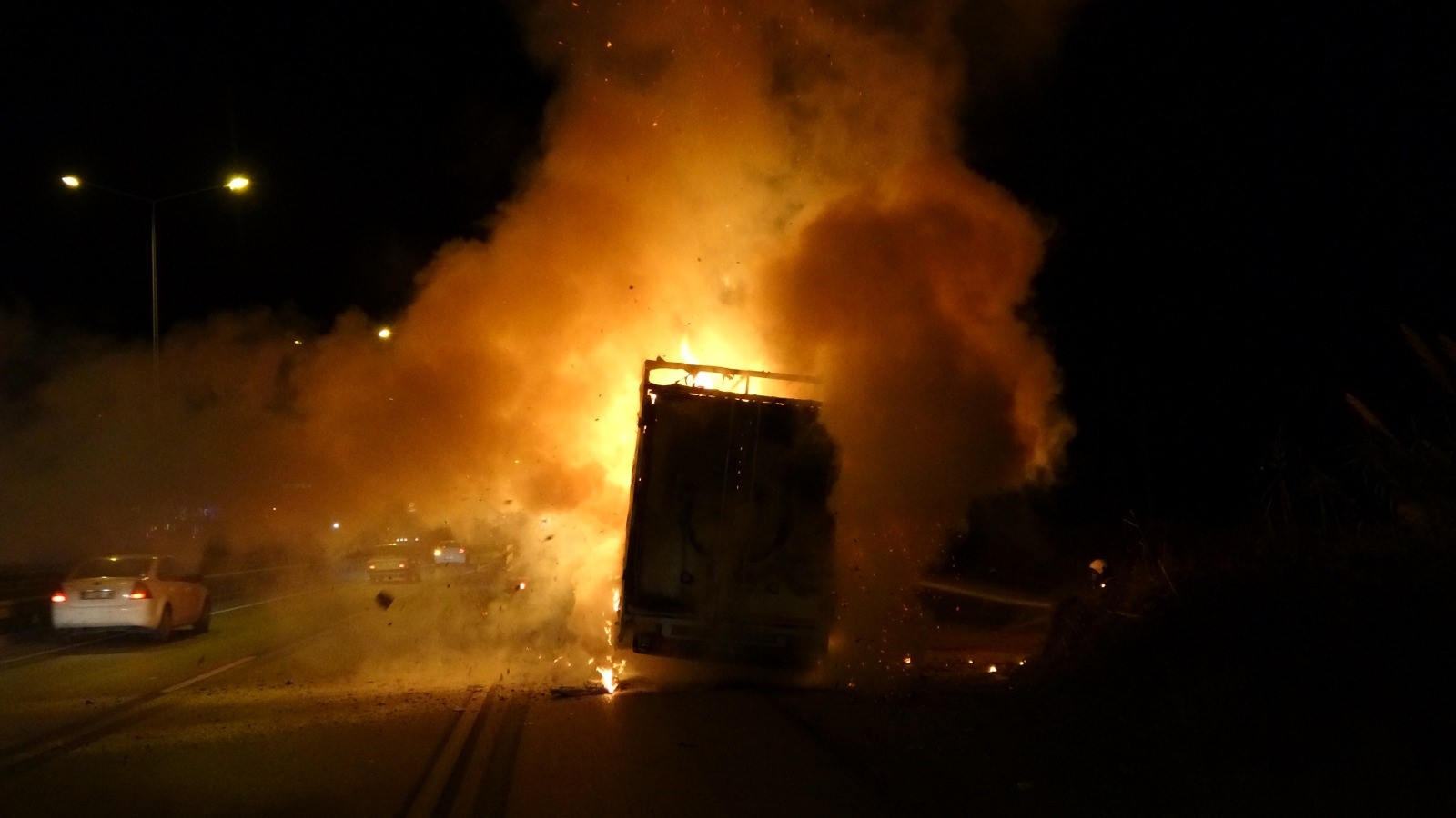 Elektronikesyayuklunakliyearacialevlereteslimoldu