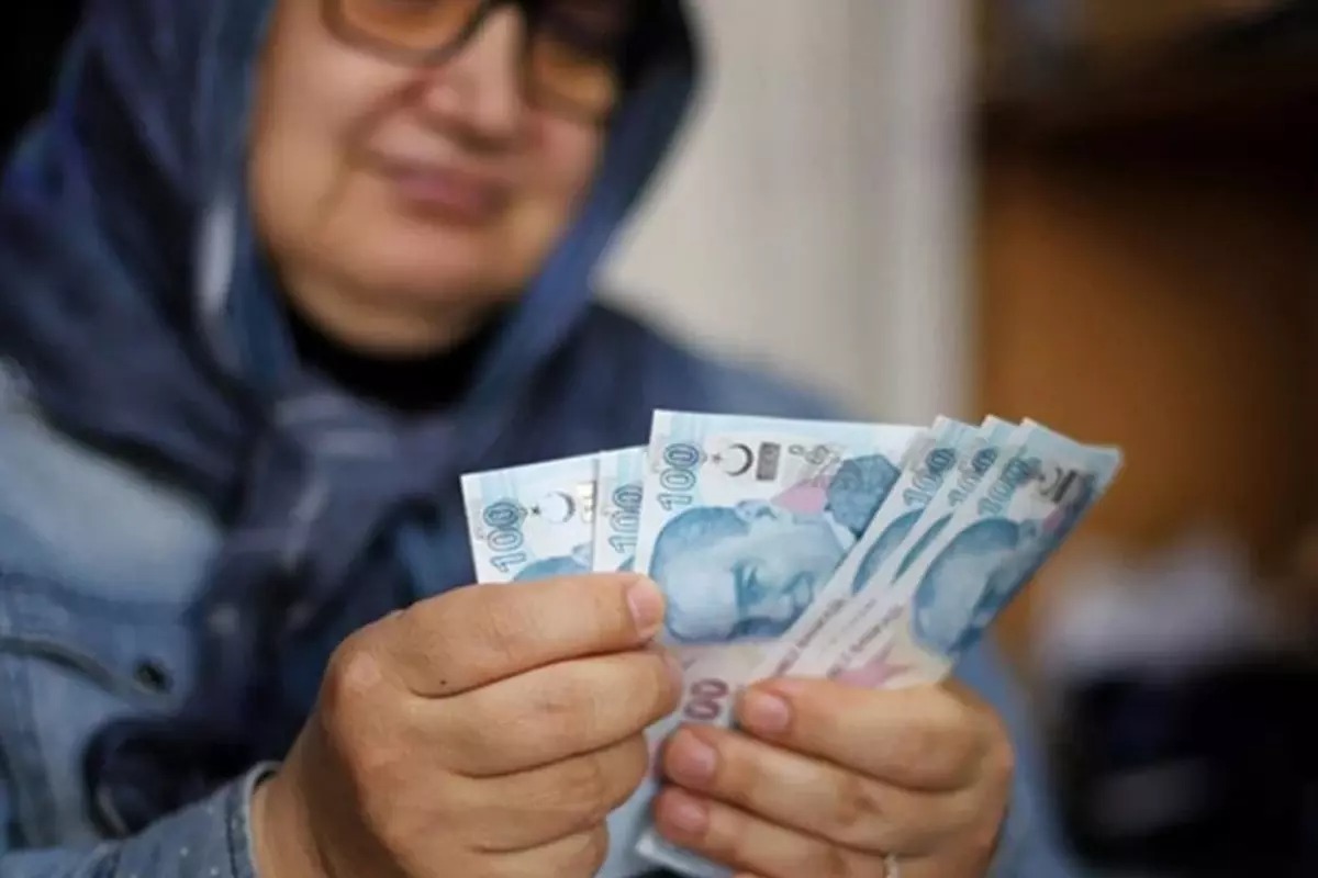 Emeklivatandaslargundenguneyoksullasıyor