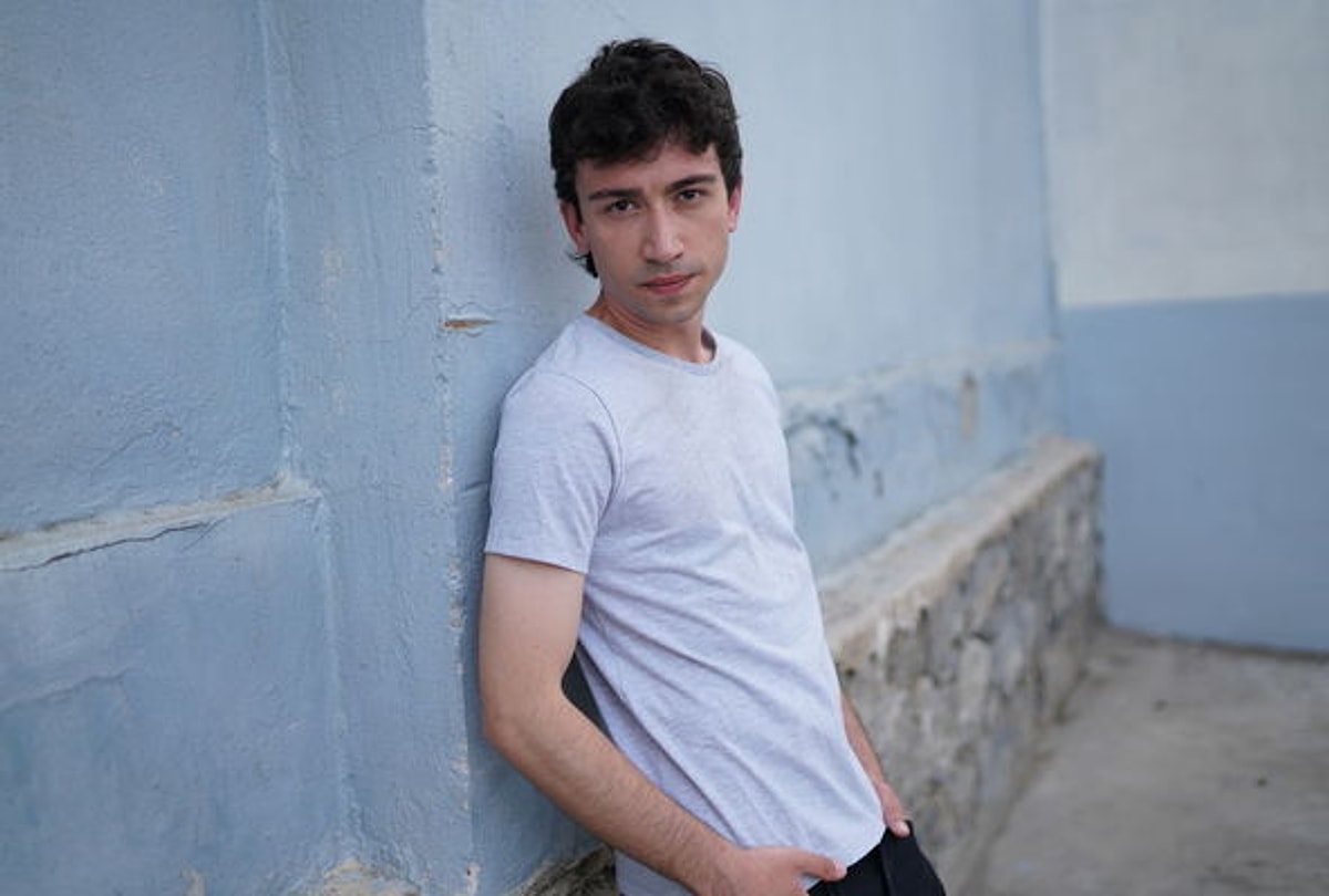 Esrefruyadizisiniseslendirenoyuncuoymus