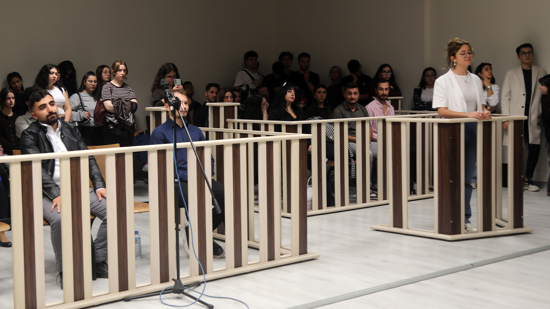 Hukukogrencilerindengercegiaratmayandurusma