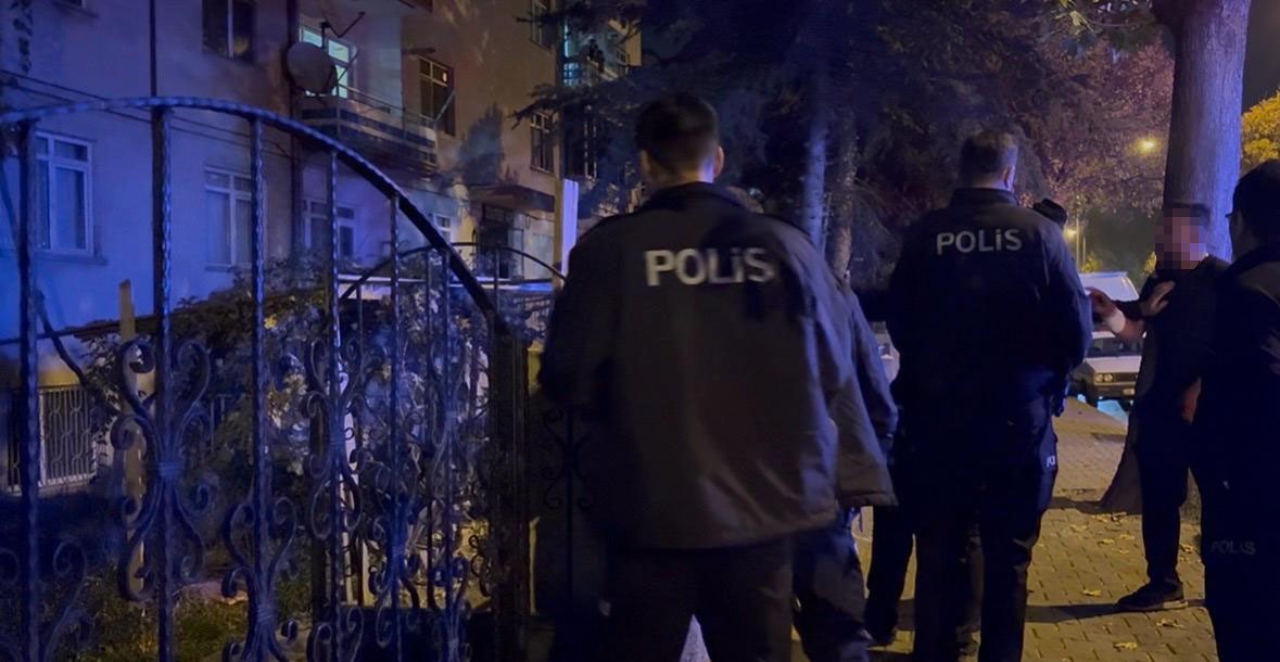 bicaklakendinezararvermekistedi