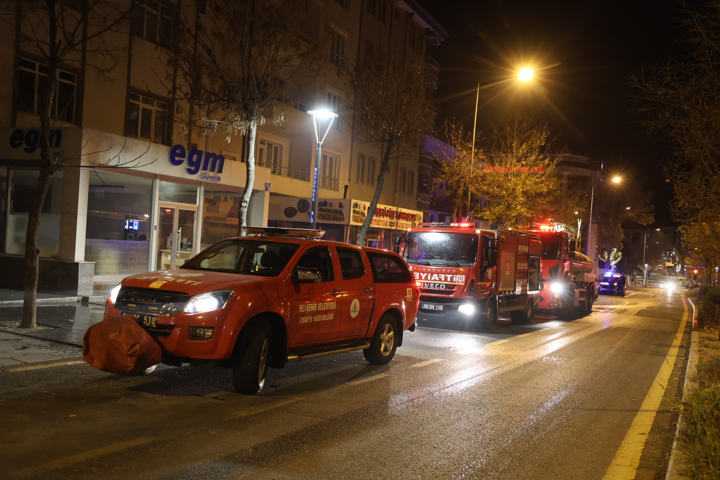 Isyerisahiniylekiracibirbirinegirdi