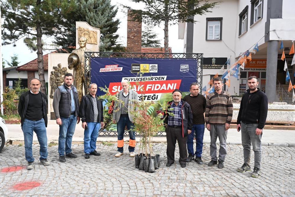 Konyabuyuksehirdenureticiye6Bin370Sumakfidanıdagıttı