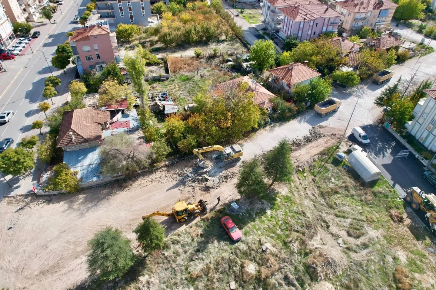 Korkutelindeyolcalısmasıdevamediyoromahallenindeyollarıyenilendiarı