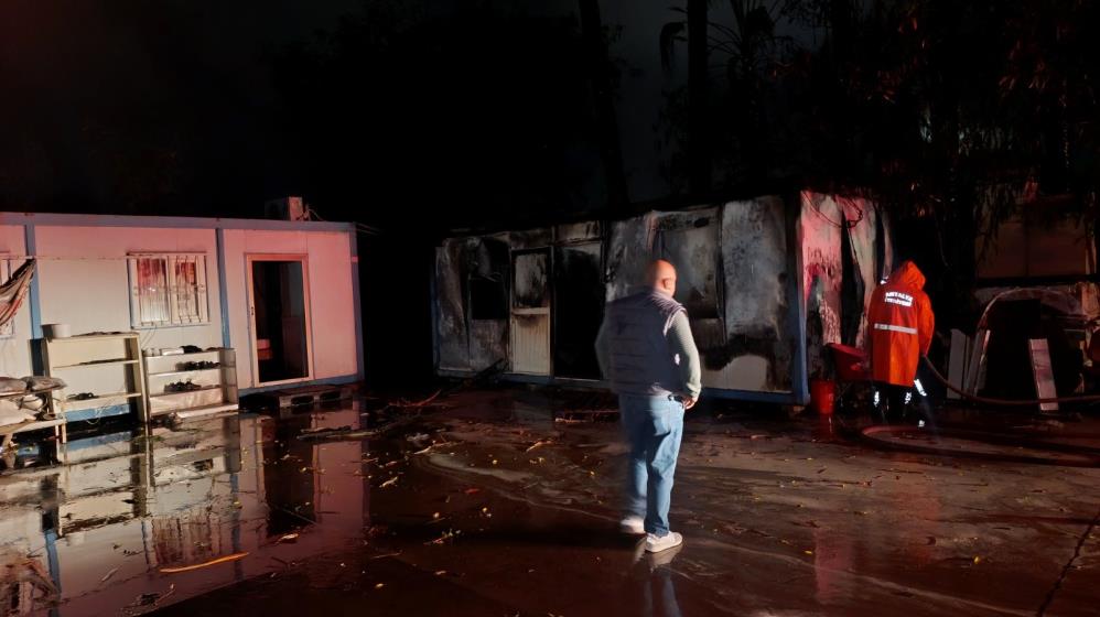 Manavgattayıldırımyangınıkonteynerikulecevirdi