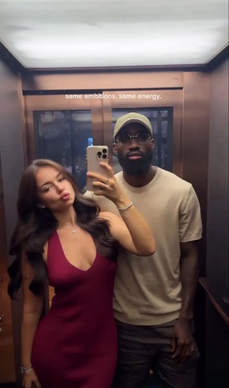 Millifutbolcusevgilisinialdatirkenyataktayakalandi