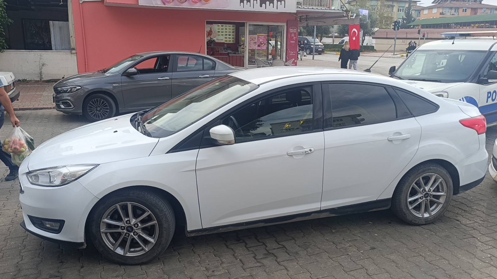 Onundekiaracacarptiaracinsahininin1Ayonceoldugunuogrendi