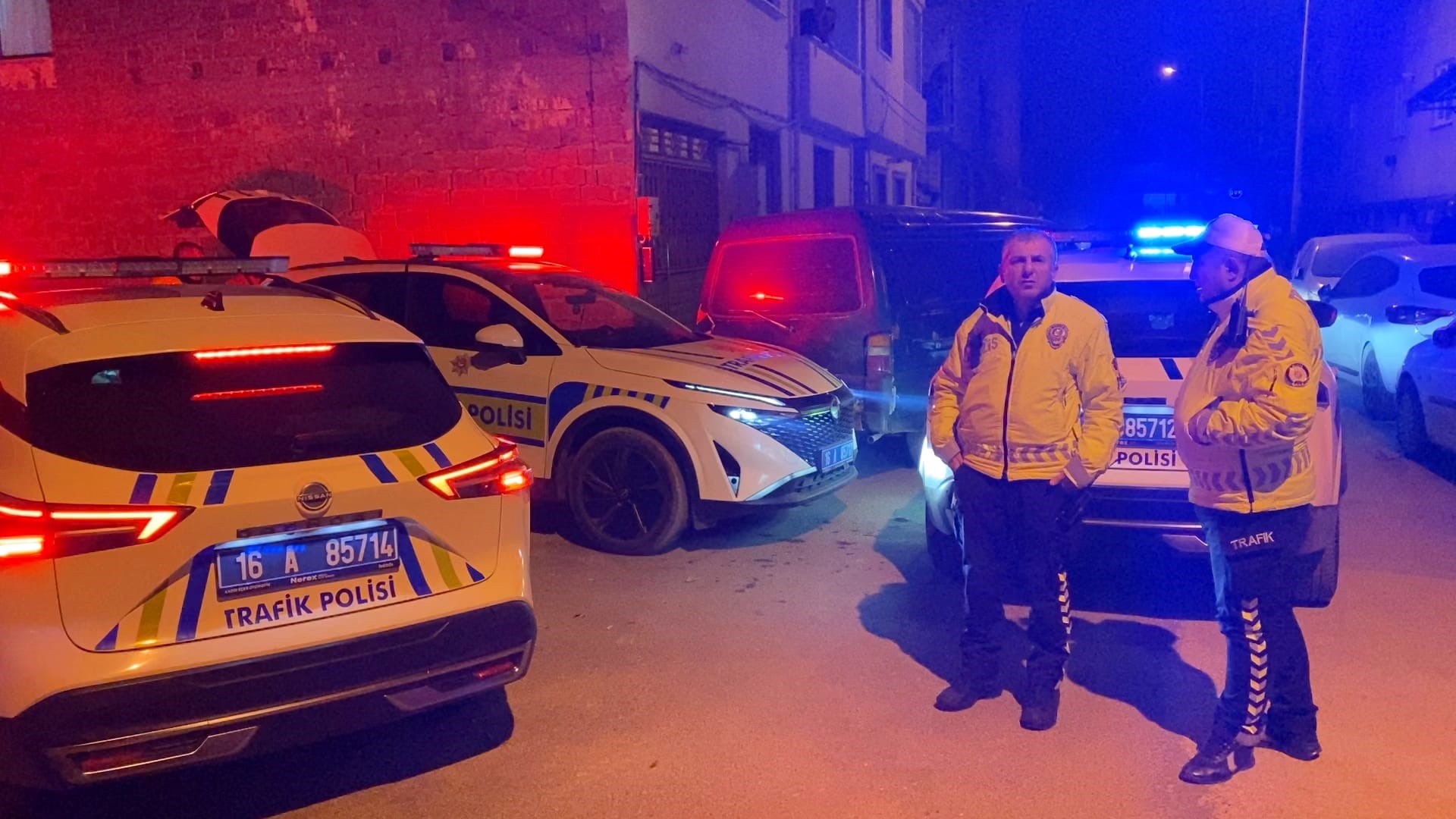 Polislerikilometrelercepesindenkosturdu