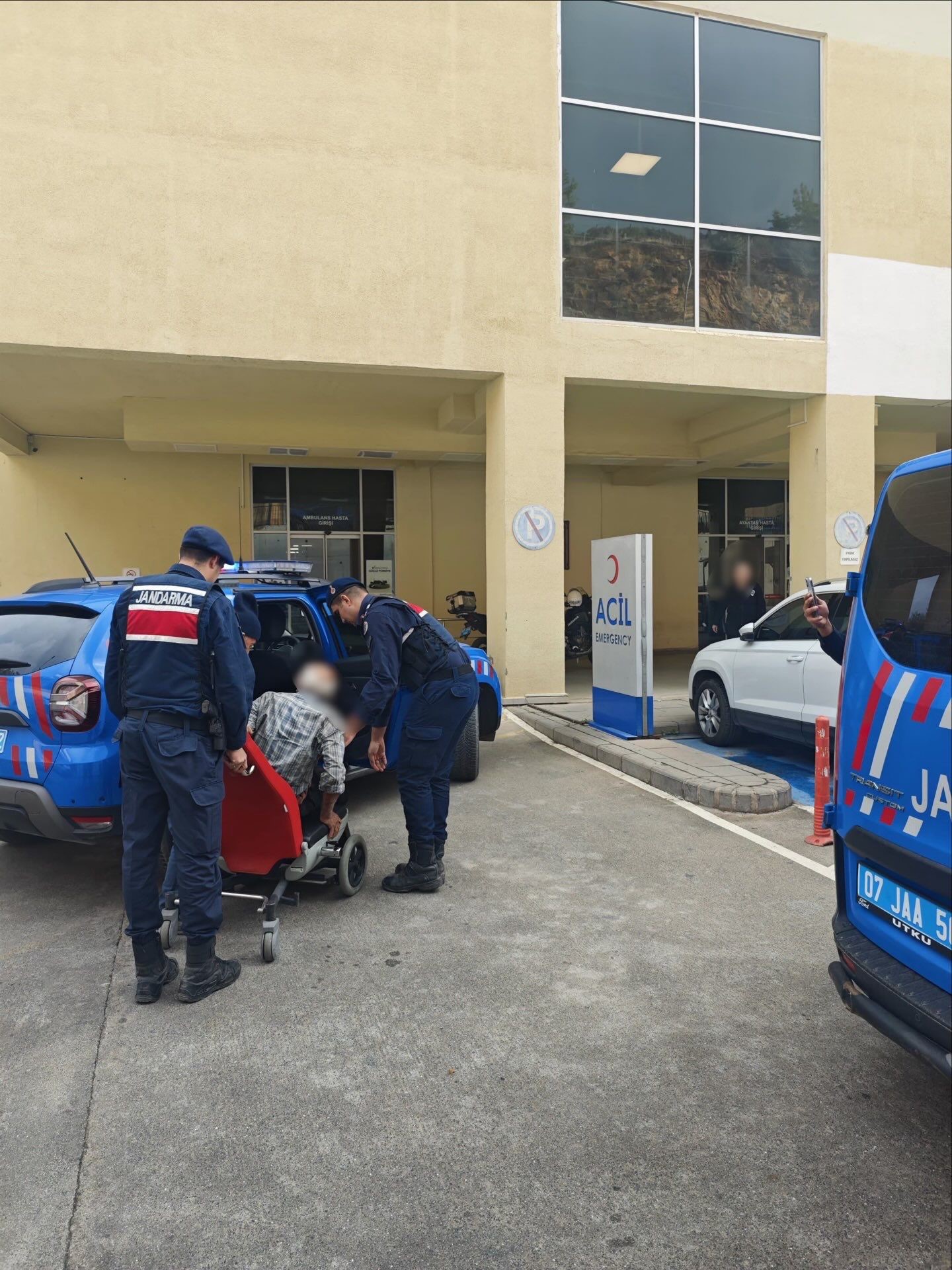 Yasliadamkaybolduekiplerbuldu