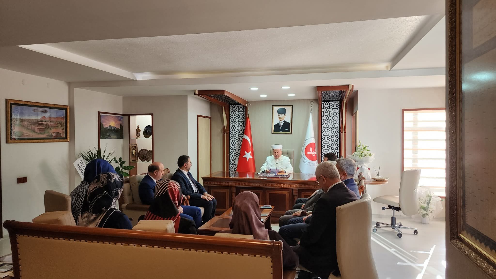 Yeniilmuftusugorevebasladiaydinyigmankimdir