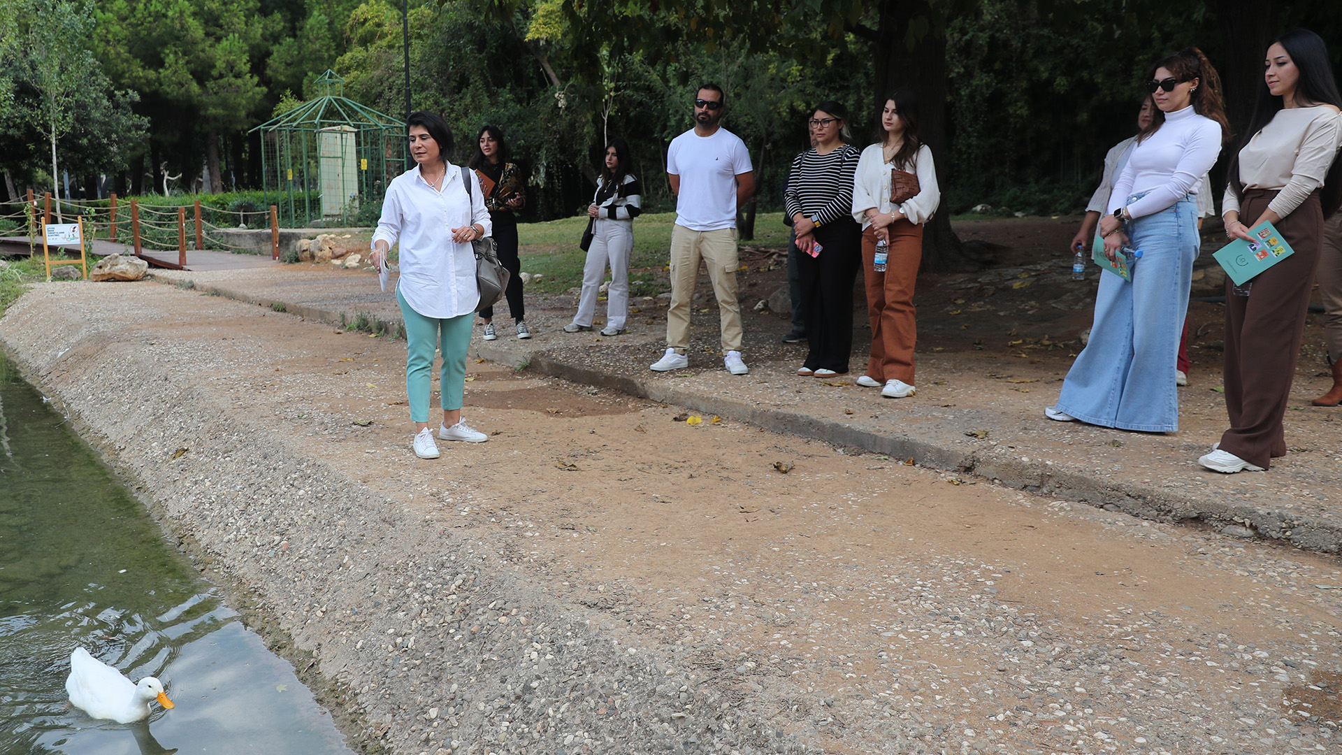 Yesilbayrakliparktarehberlikegitimiverildi