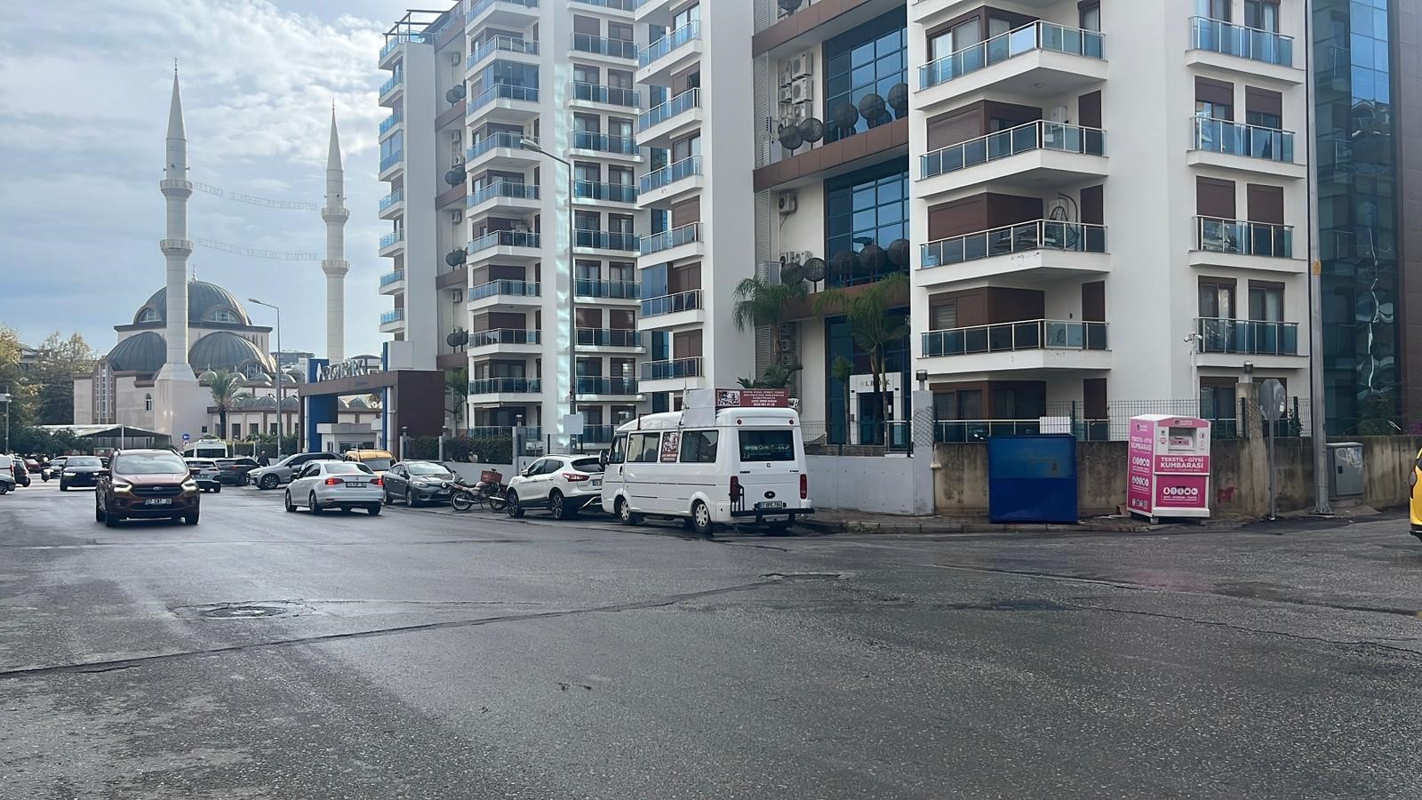 Yoldangecenkadinabirandasaldirdi