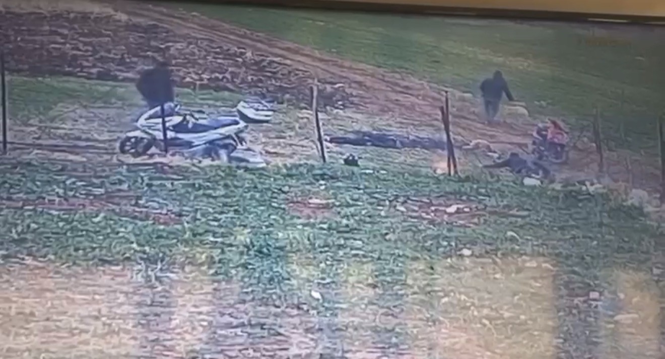 Adiyamandakorkufilmindencikmisgibitektekyereyigildilarsurundulerdonupkaldilar