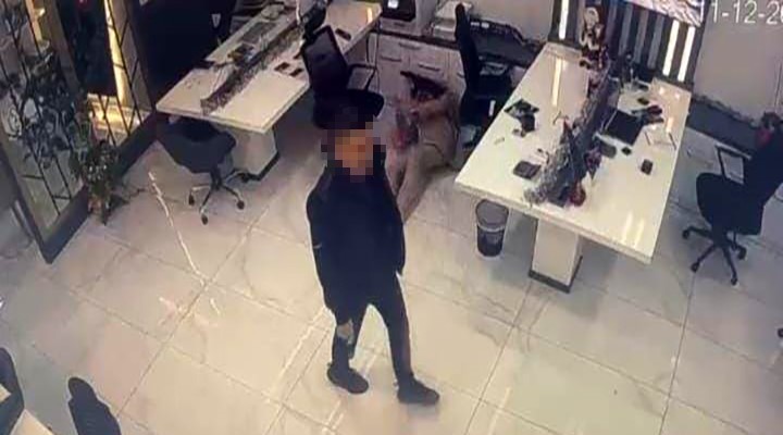 Ailesinden3Kisiyivurdu