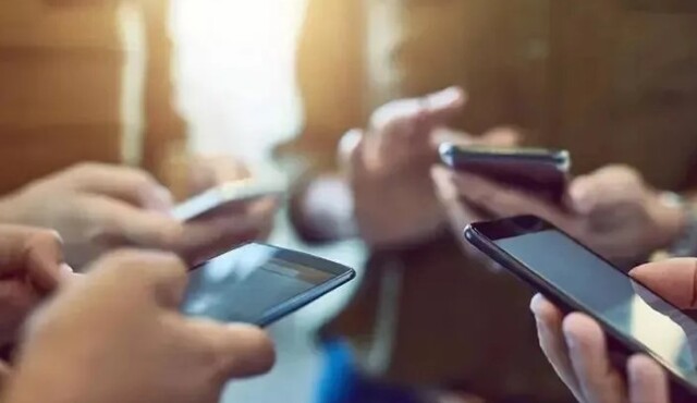 Akillitelefonlarkapanacak