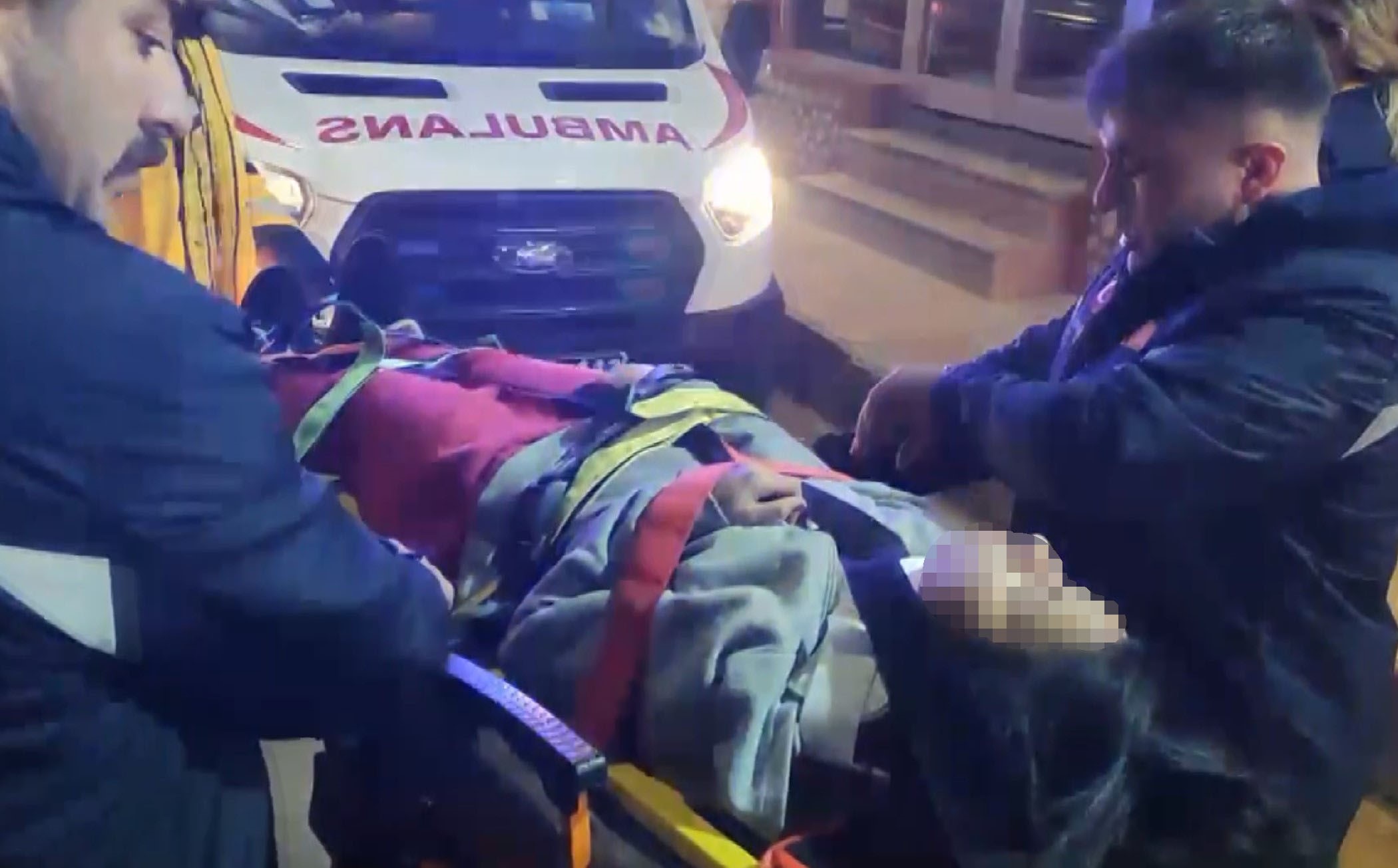 Aksarayda14Yasindakikizbalkondandustuannesininferyadisokagiinletti