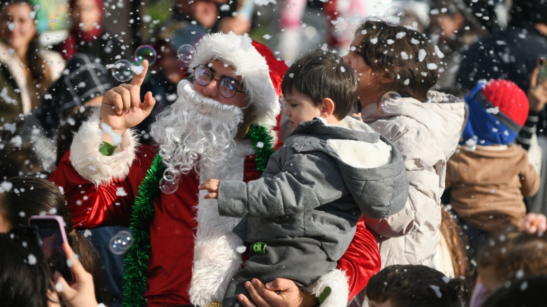 Antalyadademredeyilbasisenligicocuklardanbuyuklereherkeseeglence