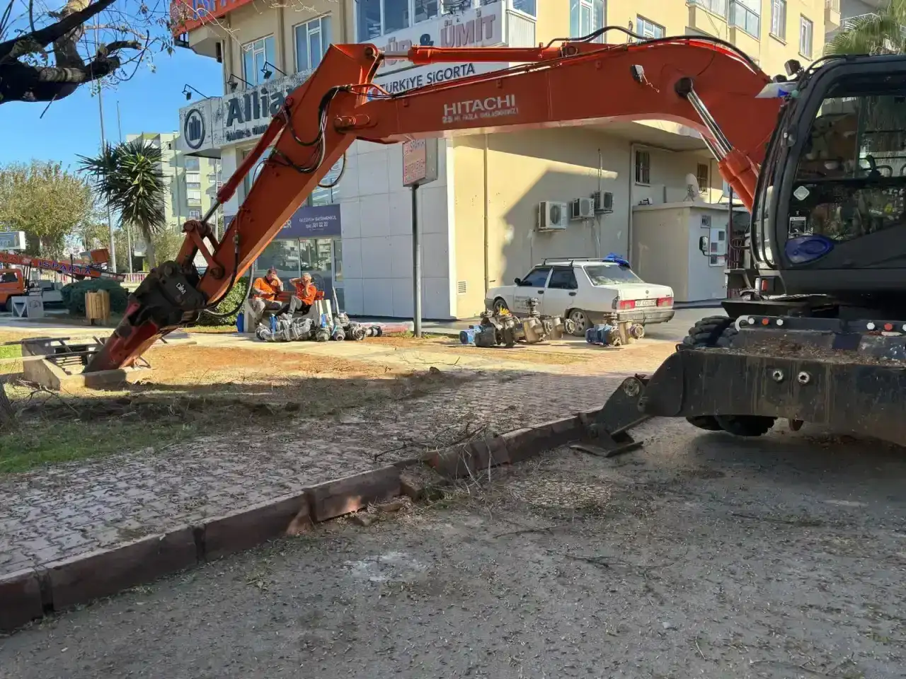 Antalyadakonyaaltindayeniduzenparklardakihavuzlarkalkiyor