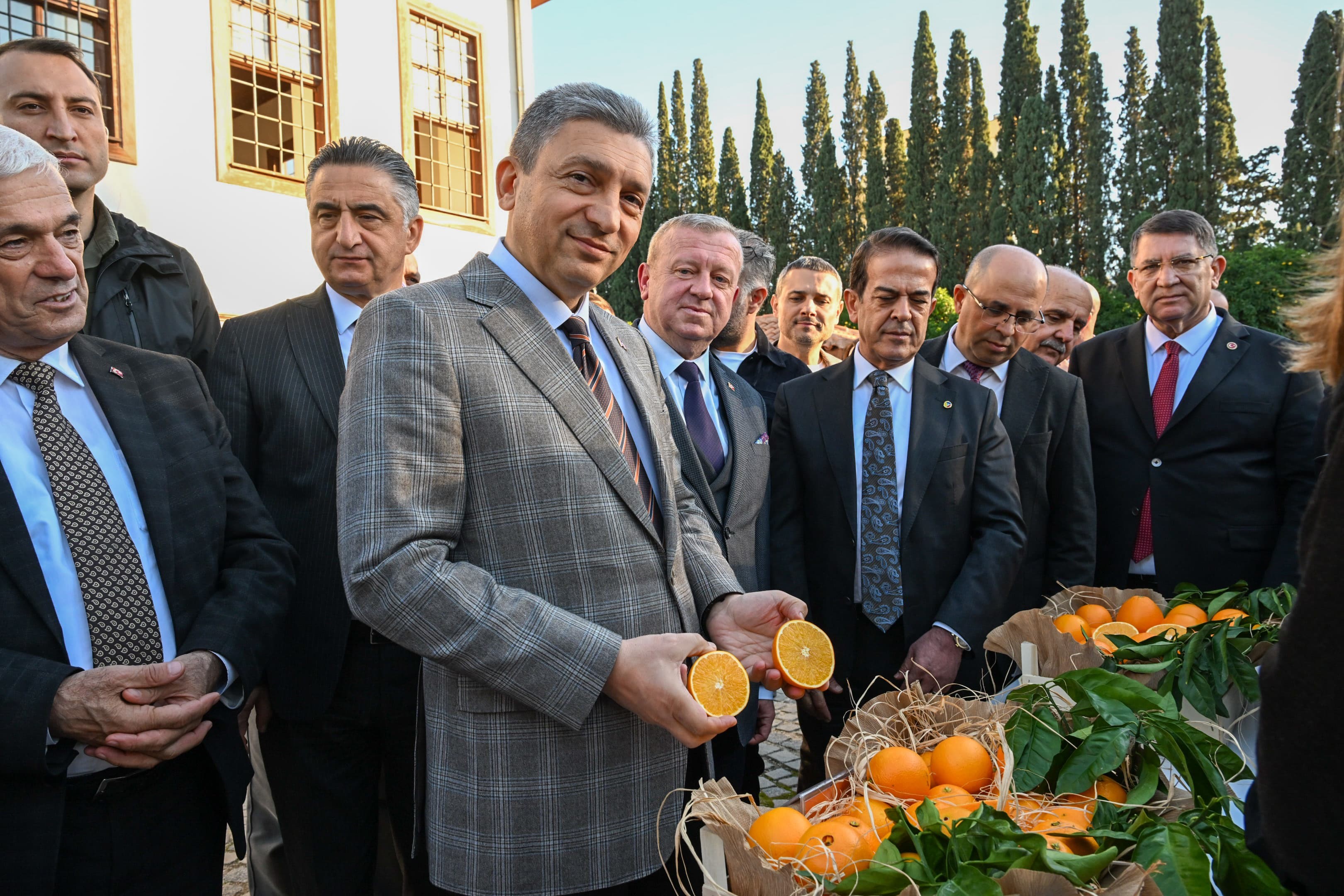 Antalyaninportakallaridunyapazarindagorucuyecikti